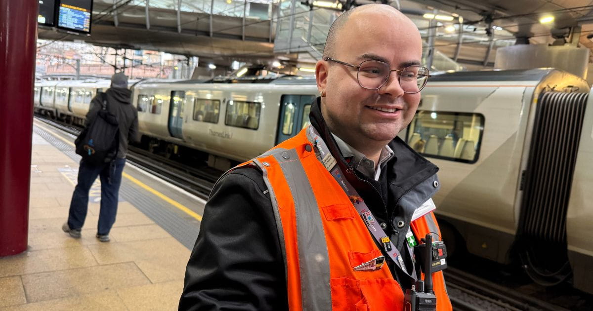 Platform assistant at Farringdon for Thameslink
